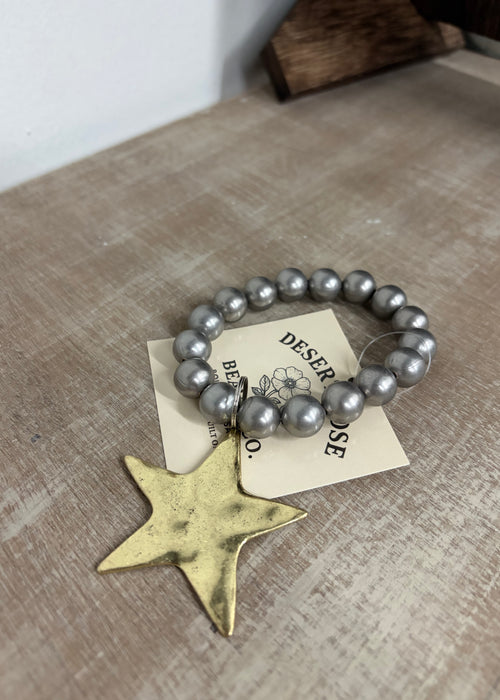 Gold star bracelet