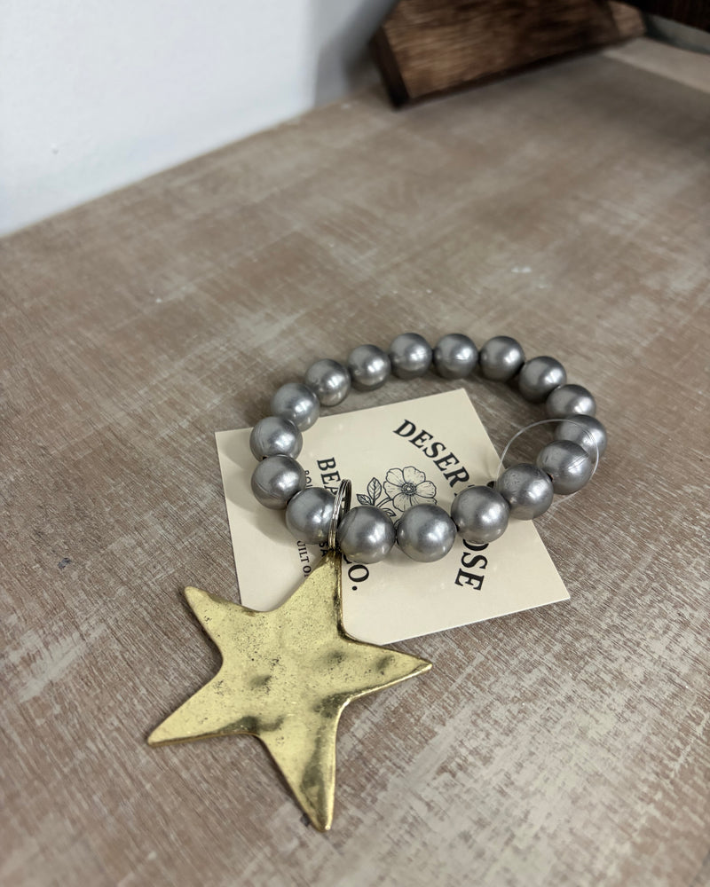 Gold star bracelet