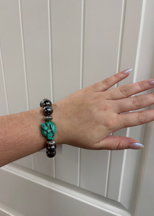 Western Navajo Pearl Stretch Bracelet w/Turquoise Stone