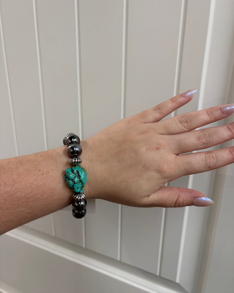 Western Navajo Pearl Stretch Bracelet w/Turquoise Stone